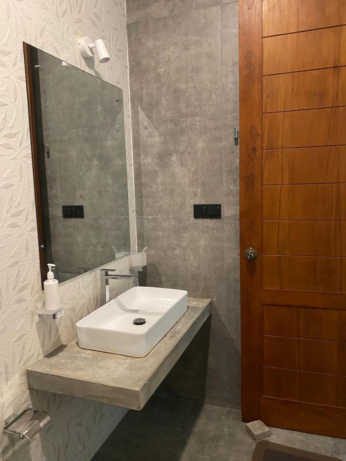 Lush Ayu Villa Ja-Ela Eksteriør billede